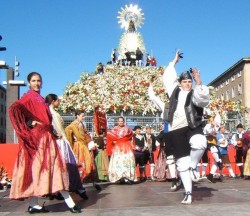 В октябре, каждый год в Сарагосе проходит один из самых известных фестивалей в Испании « Праздник дель Пилар»